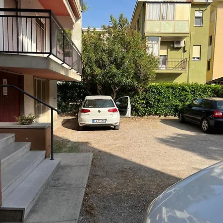Citta Giardino Parking * גראדו